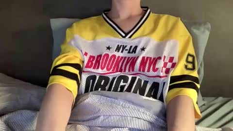 Lara Neon online show from February 5, 2026, 2:54 pm