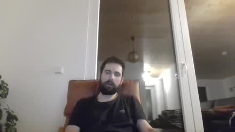 laraaan online show from February 11, 2026, 5:18 pm