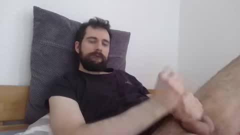 laraaan online show from February 12, 2026, 2:01 pm