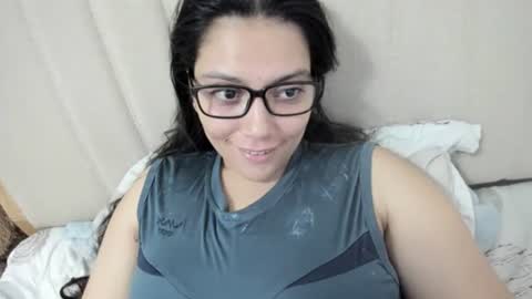 Snapshot of laracamille chatting on September 24, 2025, 3:21 am lara online show from September 24, 2025, 3:21 am