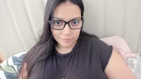 Snapshot of laracamille chatting on October 8, 2025, 12:03 pm lara online show from October 8, 2025, 12:03 pm