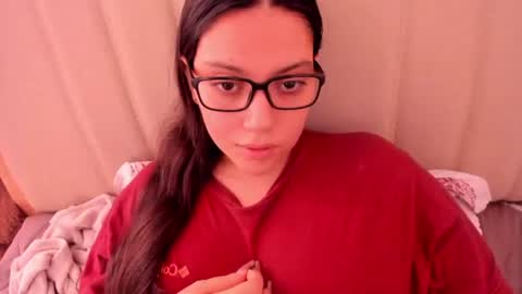 Snapshot of laracamille chatting on October 21, 2025, 6:19 pm lara online show from October 21, 2025, 6:19 pm