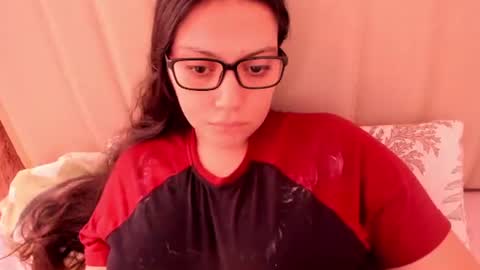 Snapshot of laracamille chatting on October 27, 2025, 7:29 pm lara online show from October 27, 2025, 7:29 pm