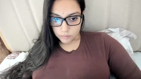 Snapshot of laracamille chatting on November 8, 2025, 7:34 pm lara online show from November 8, 2025, 7:34 pm