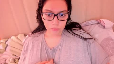 Snapshot of laracamille chatting on April 19, 2026, 6:43 pm lara online show from April 19, 2026, 6:43 pm