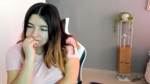 Lara online show from June 6, 2026, 3:17 pm