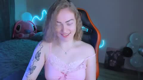 Snapshot of larakrein_lk chatting on February 3, 2026, 1:27 pm LaraKrein lk online show from February 3, 2026, 1:27 pm