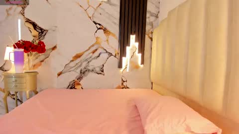 Lara  online show from October 1, 2025, 7:20 pm