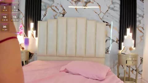 Lara  online show from October 25, 2025, 7:41 pm