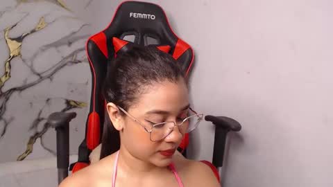 Snapshot of laralmanza chatting on March 9, 2026, 3:05 pm laralmanza online show from March 9, 2026, 3:05 pm