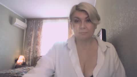 laramrs online show from May 17, 2026, 3:30 pm