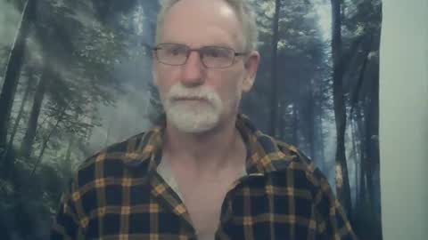 Snapshot of larbie chatting on February 19, 2025, 10:45 am Larbie online show from February 19, 2025, 10:45 am