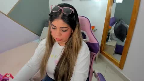 Snapshot of laris_park chatting on December 22, 2024, 10:47 pm laris_park online show from December 22, 2024, 10:47 pm
