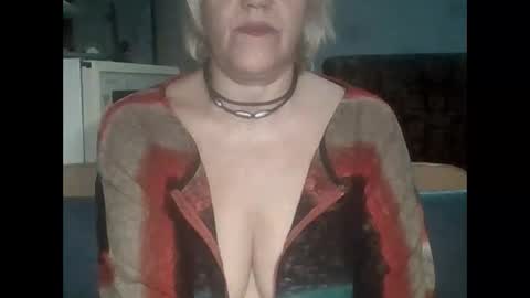 larisaq4ugo24 online show from March 18, 2026, 7:50 pm