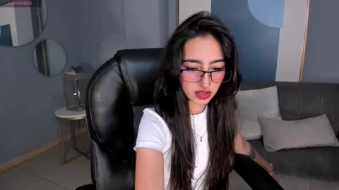 Larisa Smirnov online show from September 29, 2025, 1:11 am