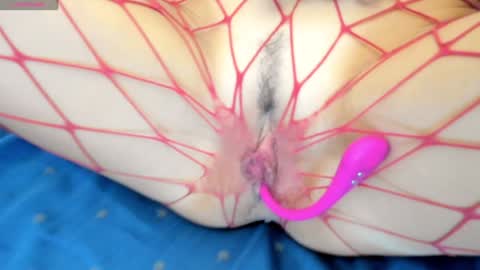 Larissa online show from November 12, 2025, 1:22 pm