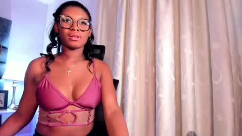 Snapshot of larissa_adams chatting on September 16, 2025, 11:44 am Larissa online show from September 16, 2025, 11:44 am