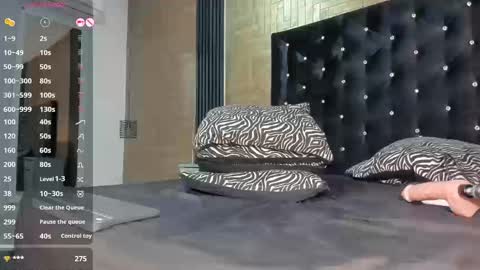 Snapshot of larossx chatting on September 8, 2025, 9:47 pm online show from September 8, 2025, 9:47 pm