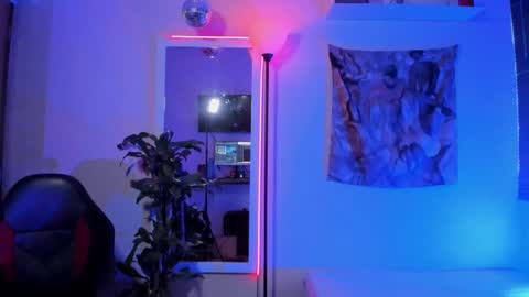 larry_stewart online show from November 24, 2025, 1:33 pm