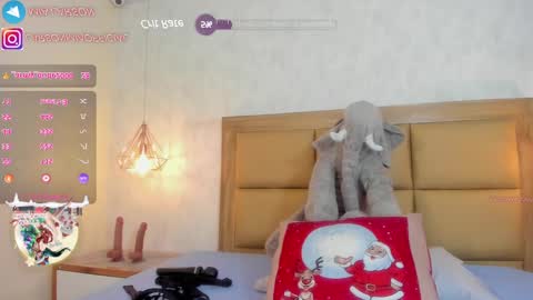Snapshot of larsonmia chatting on December 20, 2024, 3:42 pm MIA online show from December 20, 2024, 3:42 pm