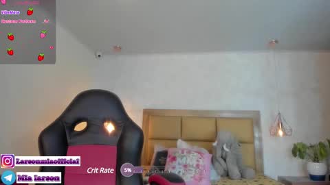 Snapshot of larsonmia chatting on January 8, 2025, 12:58 pm MIA online show from January 8, 2025, 12:58 pm
