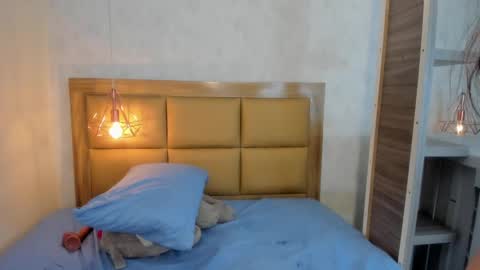 Snapshot of larsonmia chatting on January 18, 2025, 9:34 pm MIA online show from January 18, 2025, 9:34 pm