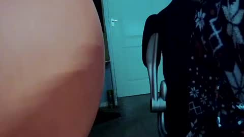 latexchris77 online show from December 5, 2024, 11:05 am