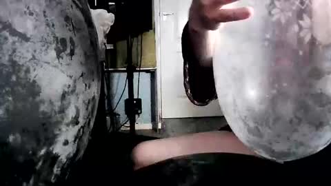 latexchris77 online show from February 10, 2026, 1:37 pm