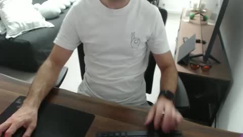 latexdave84 online show from March 20, 2026, 9:58 am