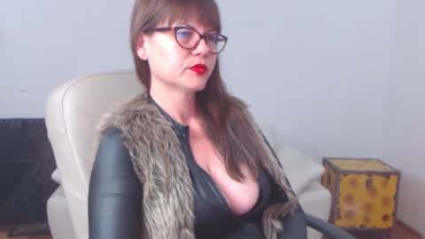 Snapshot of latexgoddesss chatting on February 12, 2025, 9:33 pm Jade online show from February 12, 2025, 9:33 pm