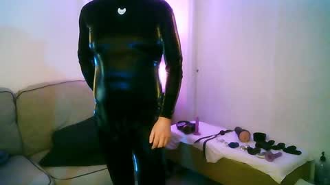 Snapshot of latexminheadroom chatting on December 29, 2024, 2:27 am latexminheadroom online show from December 29, 2024, 2:27 am