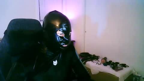 Snapshot of latexminheadroom chatting on October 24, 2025, 2:19 am latexminheadroom online show from October 24, 2025, 2:19 am