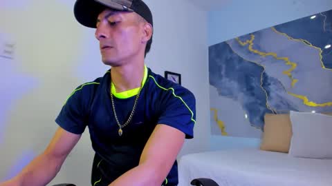 Snapshot of latin_crissex chatting on October 23, 2025, 12:04 pm crissex online show from October 23, 2025, 12:04 pm