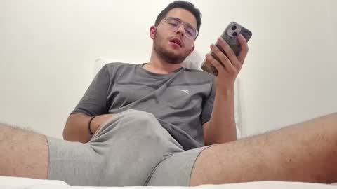 Snapshot of latin_edge chatting on March 10, 2025, 8:23 pm Latin edge online show from March 10, 2025, 8:23 pm