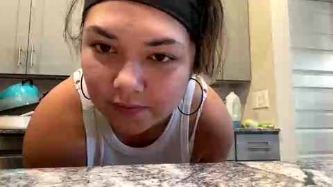 latinachatmami online show from November 4, 2025, 6:07 pm