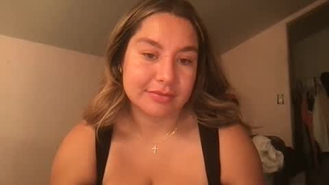 latinalinda02 online show from October 2, 2025, 9:33 pm