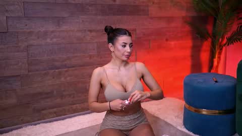 Latina online show from December 21, 2025, 6:37 pm