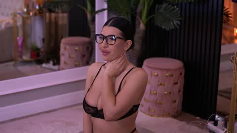 Latina online show from March 29, 2026, 5:24 pm