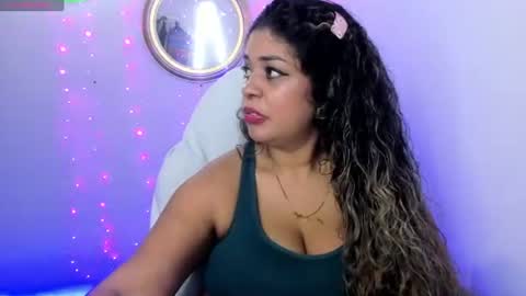 Snapshot of latinamav22 chatting on June 21, 2026, 10:45 pm latinamav22 online show from June 21, 2026, 10:45 pm