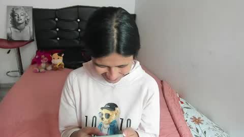 Luna  online show from April 16, 2026, 2:29 pm