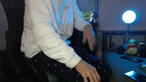 Snapshot of latinlover513 chatting on February 19, 2025, 5:38 pm latinlover513 online show from February 19, 2025, 5:38 pm