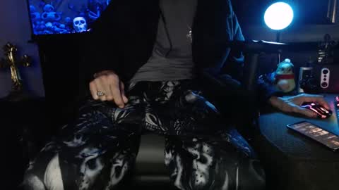 Snapshot of latinlover513 chatting on February 24, 2025, 6:27 am latinlover513 online show from February 24, 2025, 6:27 am
