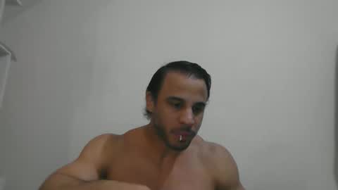 latino_rodri online show from May 25, 2026, 8:53 am