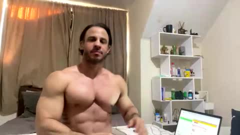 latino_rodri online show from May 27, 2026, 7:16 am