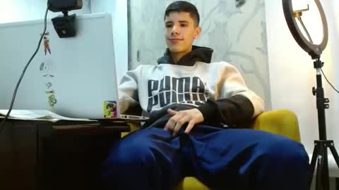 Snapshot of latinoproduction chatting on October 27, 2025, 10:58 pm latinoproduction online show from October 27, 2025, 10:58 pm