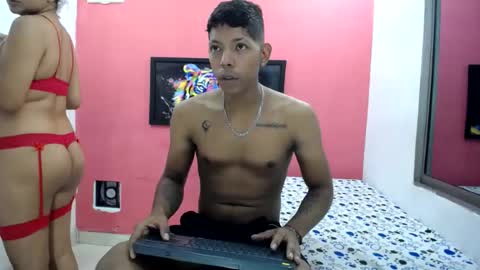latinosnifomanos online show from July 5, 2026, 1:01 am