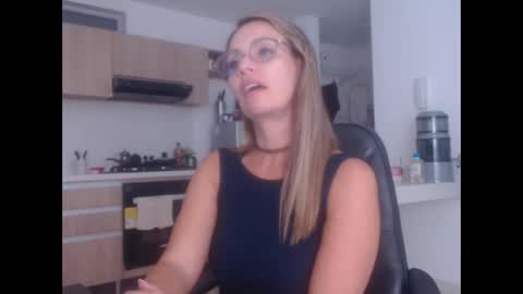 latinpaprika online show from October 23, 2025, 11:14 pm