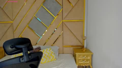 LEANDRO online show from November 1, 2025, 12:23 am