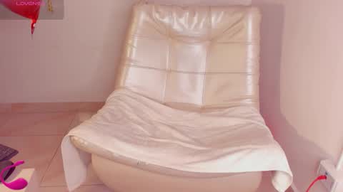 Snapshot of latrellx7 chatting on February 15, 2026, 7:51 am LEANDRO online show from February 15, 2026, 7:51 am