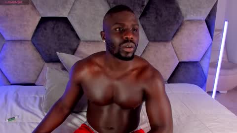 Snapshot of latrellx7 chatting on February 20, 2026, 3:47 am LEANDRO online show from February 20, 2026, 3:47 am